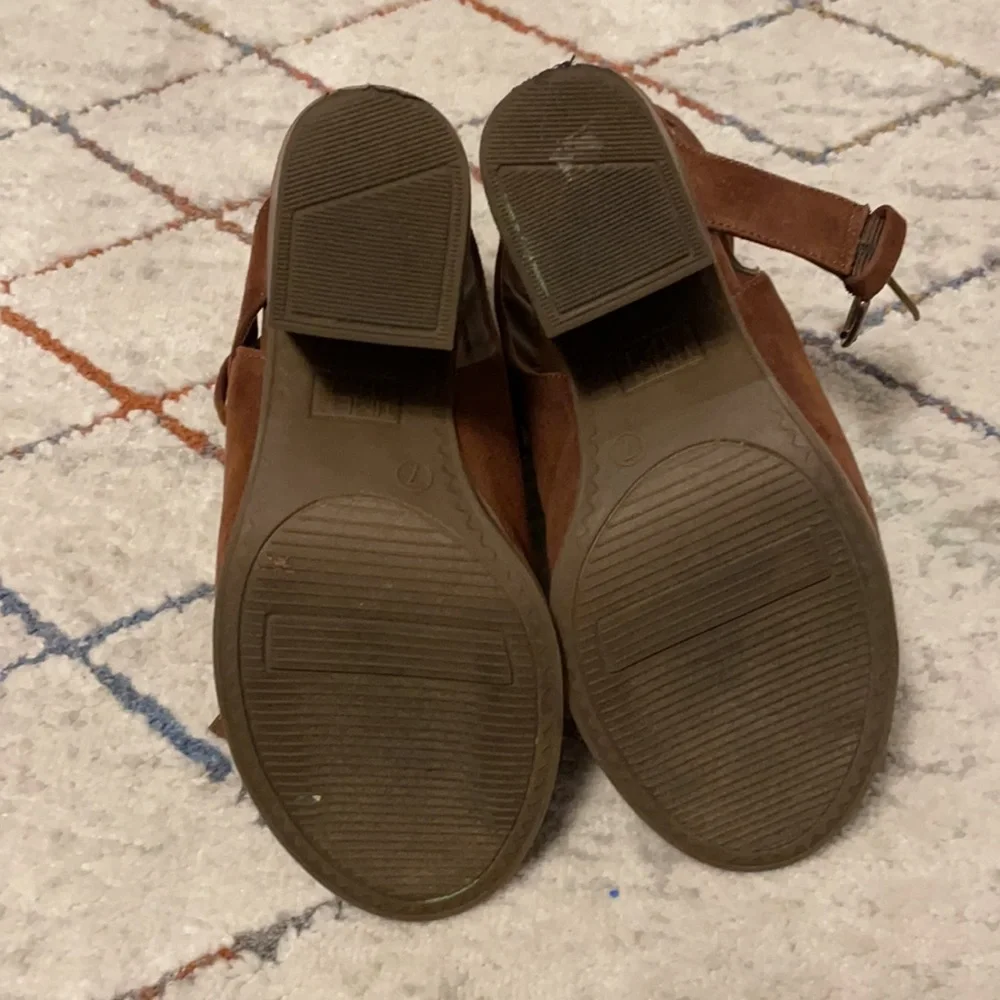 Cut out heels - Picture 5 of 6